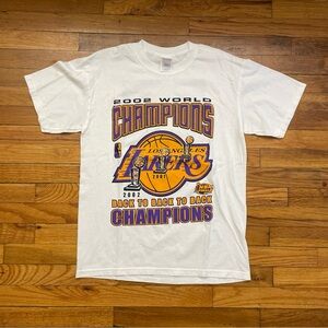 VTG Y2K NBA Los Angeles Lakers 2002 World Champions 3-Peat Graphic T Shirt Used